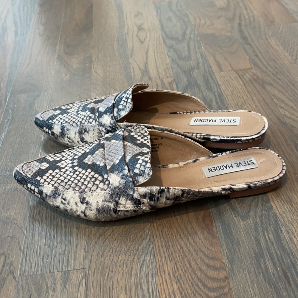 Steve Madden Snake Slip Ons Size 7.5 - Picture 2 of 4